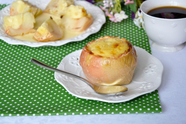 Apples with cream in Portuguese