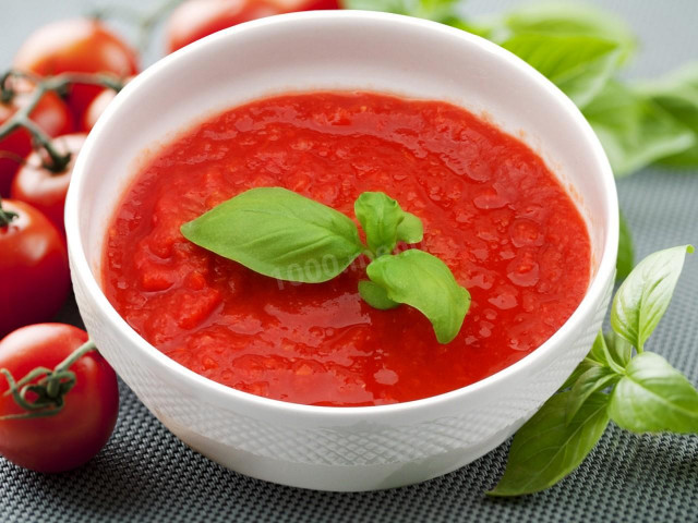 Homemade tomato paste with apples