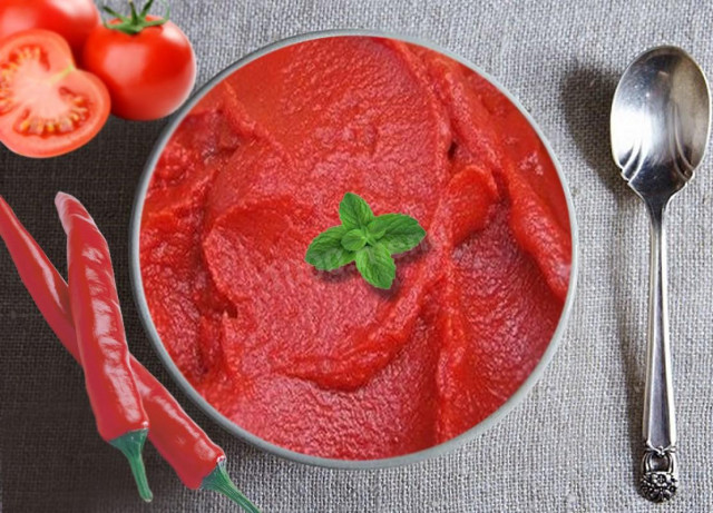 Homemade tomato paste without salt
