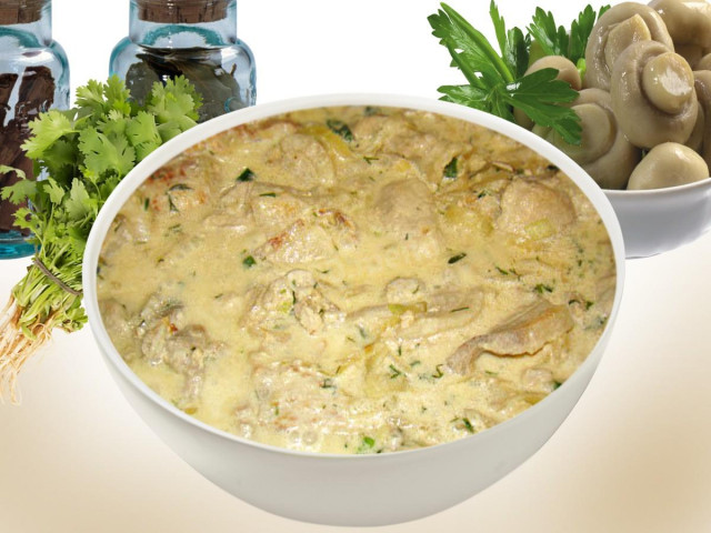 Cream sauce with mushrooms for meat dish