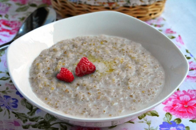 Barley porridge with water and milk