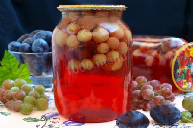 Compote of plums and grapes