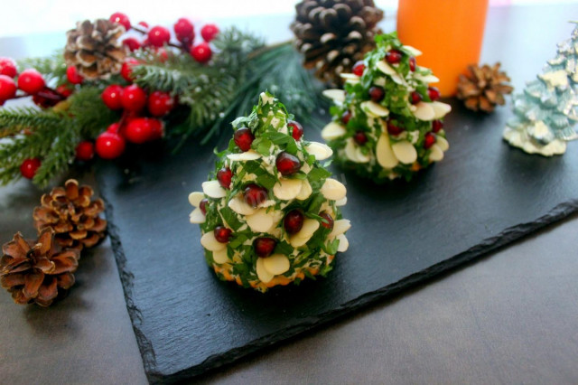 Christmas Tree Cheese canapes