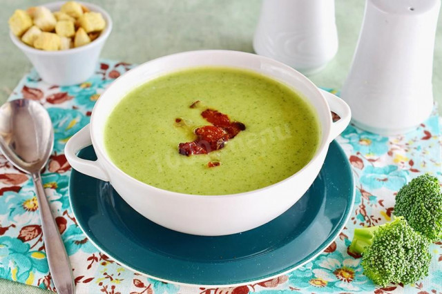 Broccoli and cheese puree soup