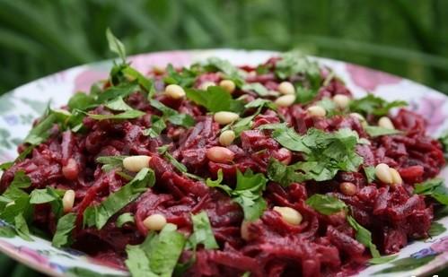 Beetroot and nut salad