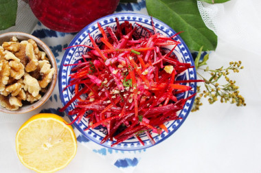 Raw beetroot salad with carrots, apples and nuts