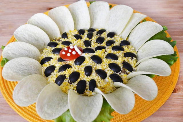Sunflower salad with mushrooms