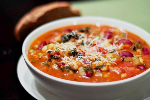 Minestrone soup with beans