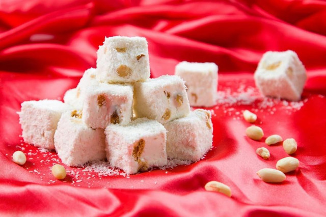 Turkish delight with peanuts