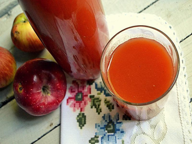 Apple and tomato juice for winter