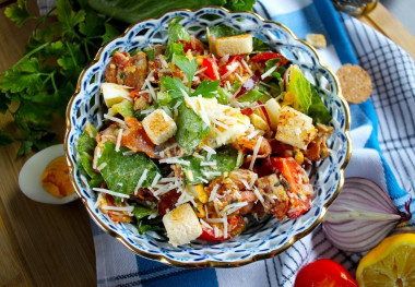 Salad with Romaine, bacon and eggs