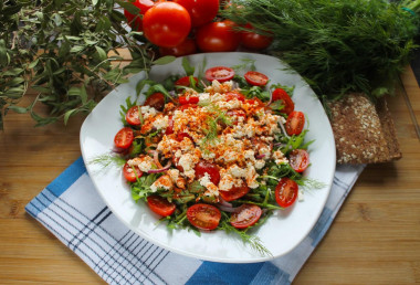 Simple salad of cherry tomatoes and cheese rucolla
