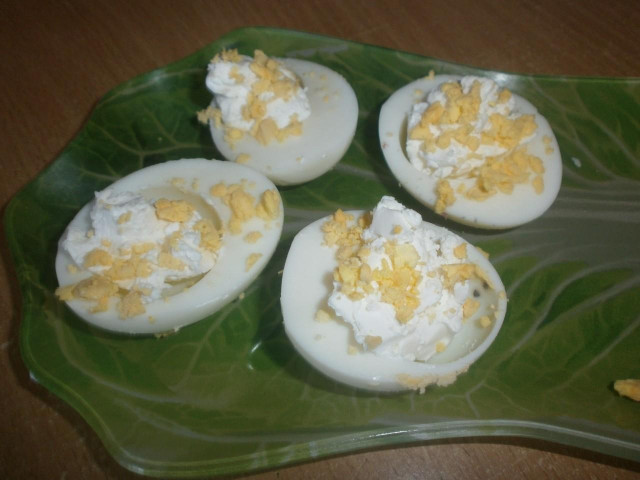 Egg and cheese appetizer