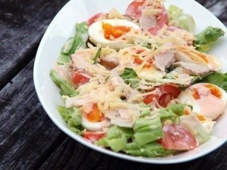 Salad with chicken egg and tomato