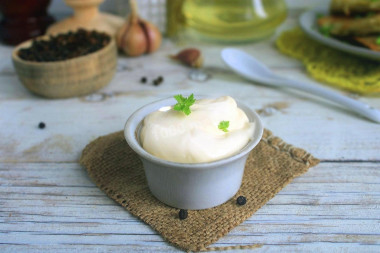Lean mayonnaise on aquafab from peas