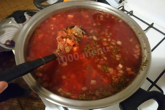 Delicious steamed borscht in a wok pan