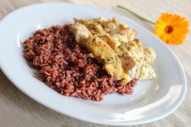Red rice with chicken