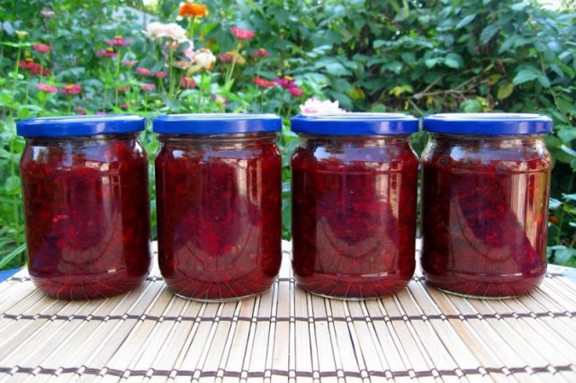 Borscht dressing for winter with apples and bell pepper
