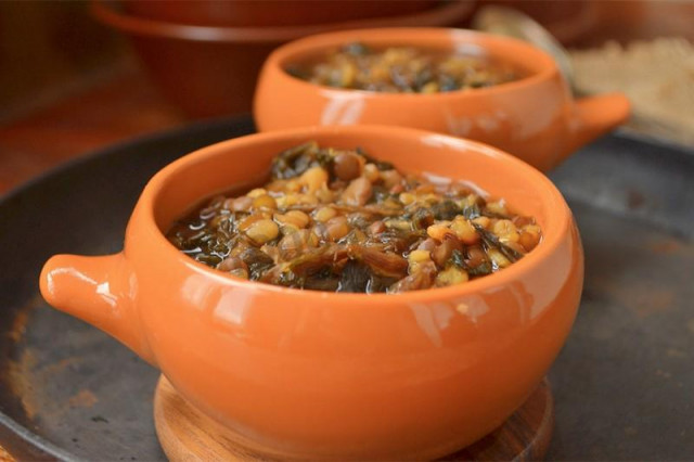 Armenian soup with lentils and aveluk