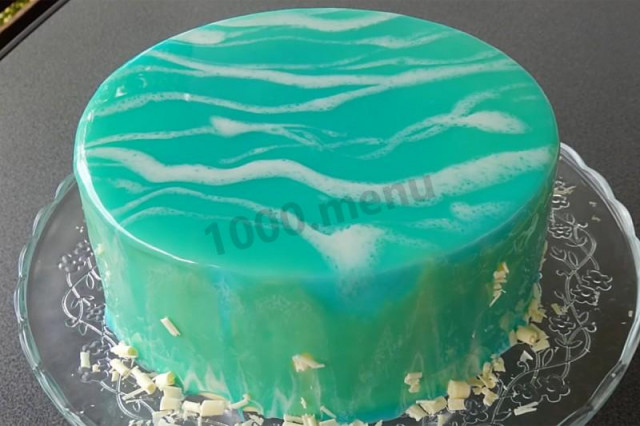 Colored mirror icing for cake
