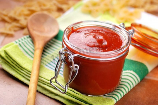 Tomato and apple ketchup for winter you'll lick your fingers