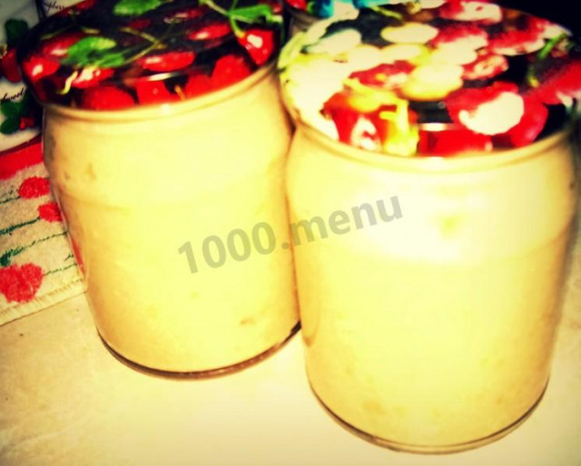 Applesauce with condensed milk for winter