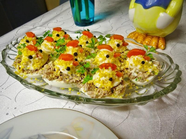 Eggs with tuna Roosters