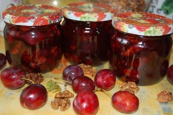 Plum jam with nuts