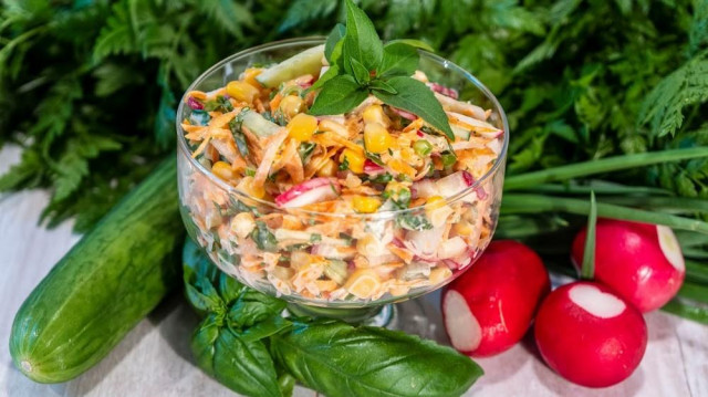 Summer vegetable salad with canned corn
