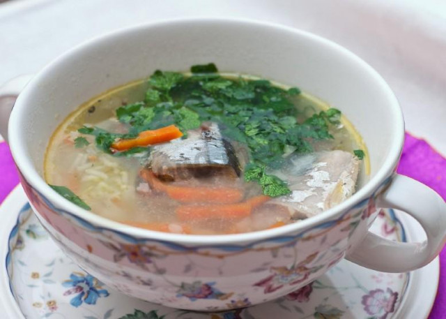 Canned saury soup with vegetables
