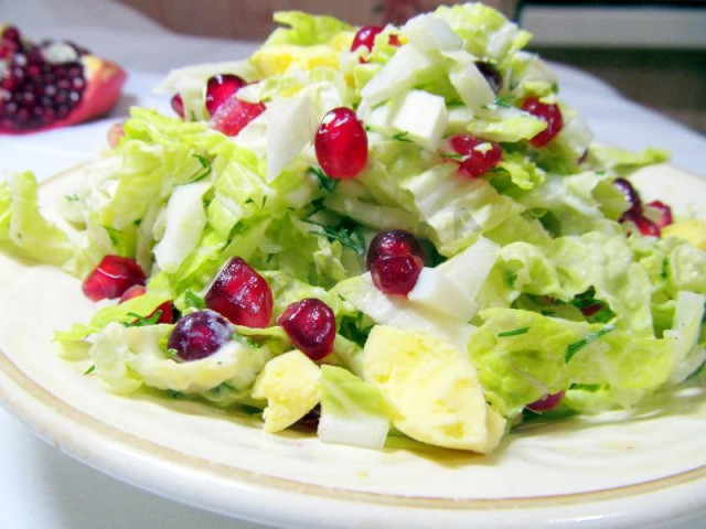 Vitamin salad with Peking cabbage and pomegranate