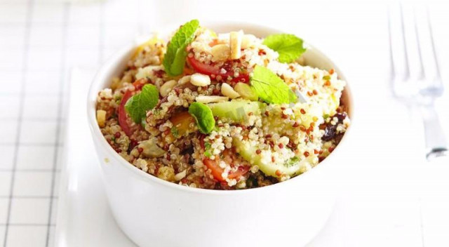 Vegetable salad with quinoa