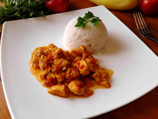 Chicken fillet with curry and vegetables