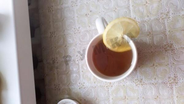 Tea with ginger, lemon and apples