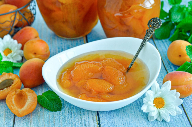 Apricot jam in a multicooker without seeds