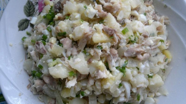 Pike head salad with potatoes