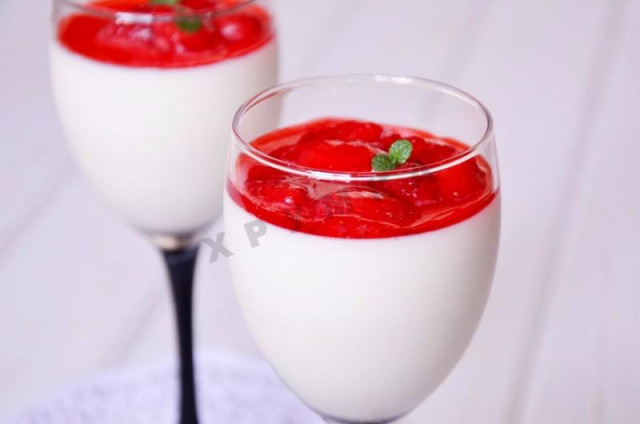 Panna cotta with condensed milk and strawberry jam