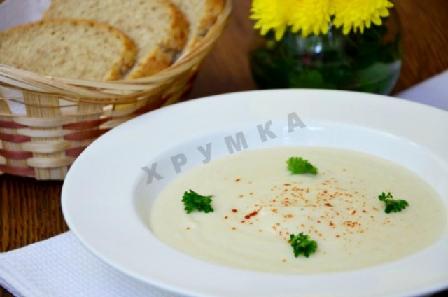 White cream Jerusalem Artichoke soup