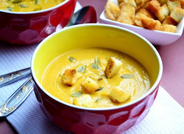 Carrot and red lentil cream soup