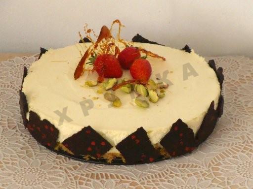 Cake - White chocolate mousse with strawberry layer