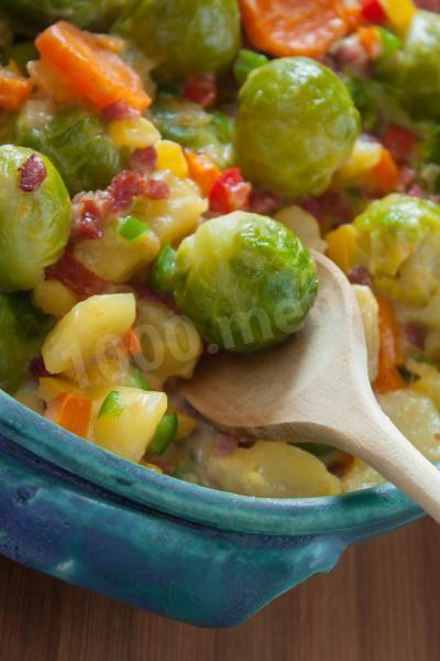 Brussels sprouts stewed with bacon