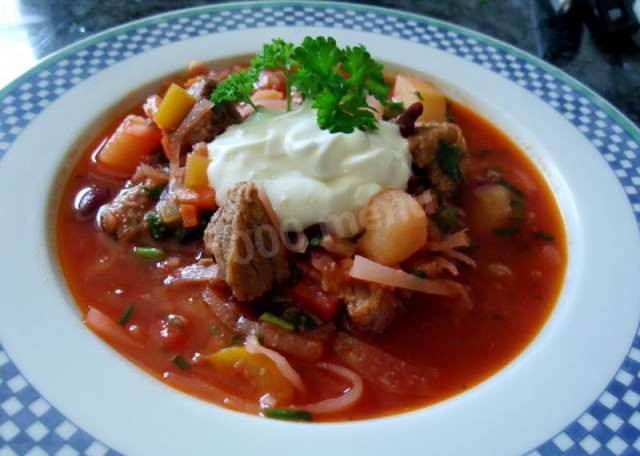 Borscht with potatoes, tomatoes and beans