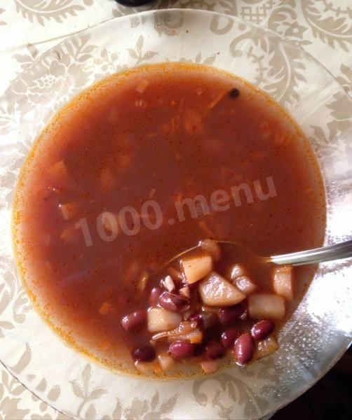 Red bean soup in tomato sauce