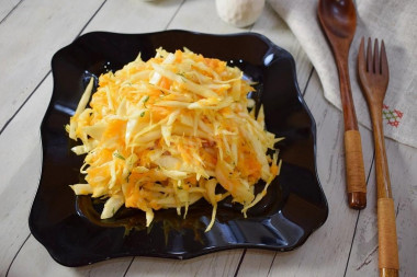 PP Salad of fresh carrots and cabbage with honey and vinegar