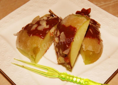 Apples in caramel and chocolate