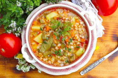 Lean pickle with pearl barley and pickles