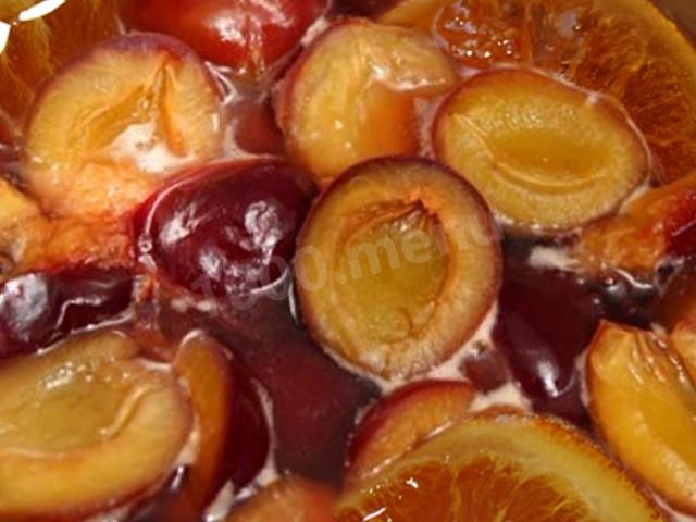 Plum jam with pitted orange