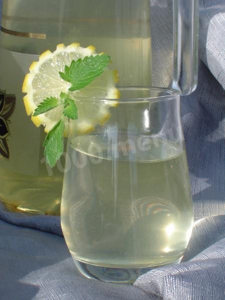 Lemon tonic drink