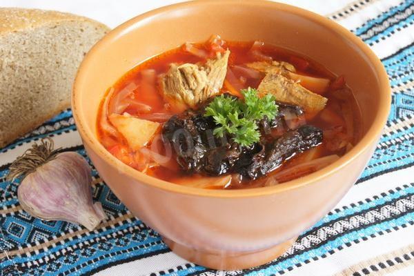 Borscht with prunes