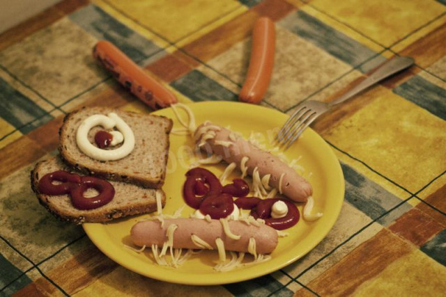 Spaghetti worms in sausages